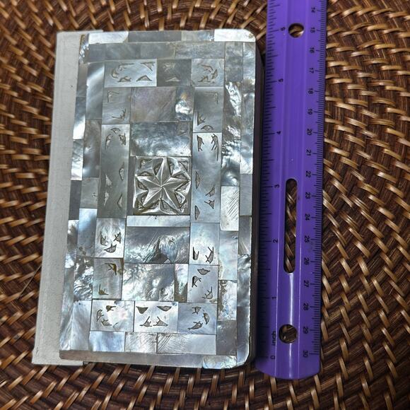 Vintage 1985 Mother-of-Pearl Inlay Holy Bible – owned by Hon. Jim Wright - Picture 16 of 16